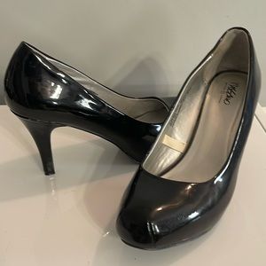 Mossimo black pumps